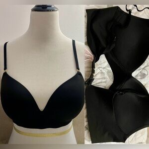 💖Pre-Loved Black Full-Coverage Bra with Molded Cups and Smooth Finish Size 36B